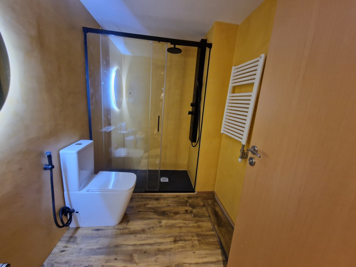 002-reforma-de-bano-con-microcemento-en-sitges Reforma de baño con microcemento en Sitges 002-reforma-de-bano-con-microcemento-en-sitges