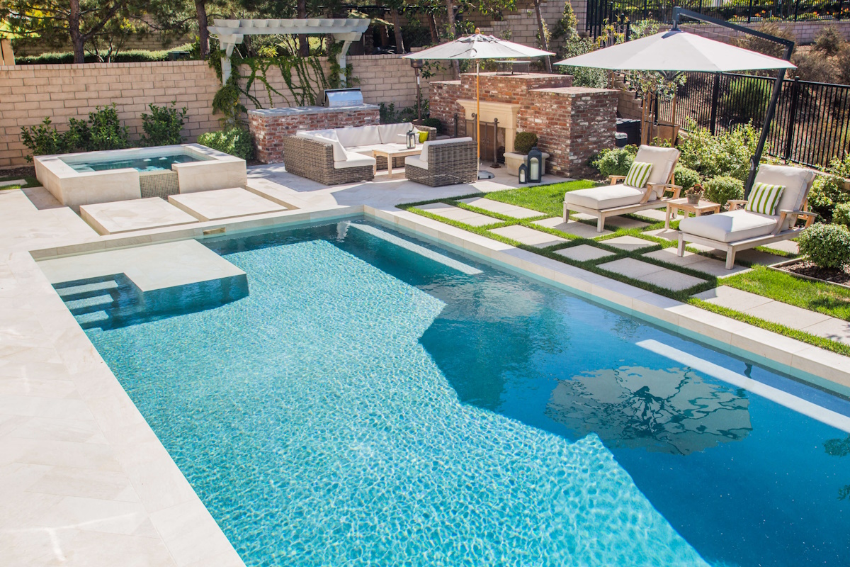 Diseño de piscina de obra a medida en una vivienda de Sitges