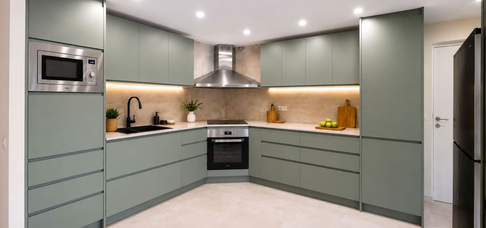 Reforma integral de vivienda en Castelldefels vista cocina